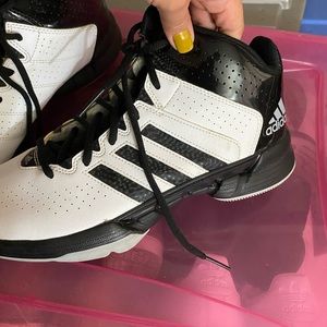 Basketball shoes